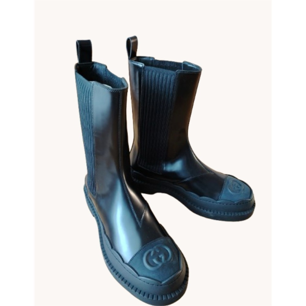 Gucci interlocking
G leather boots size 38 made in
Italy